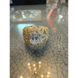 Unique gold band ring sz 8